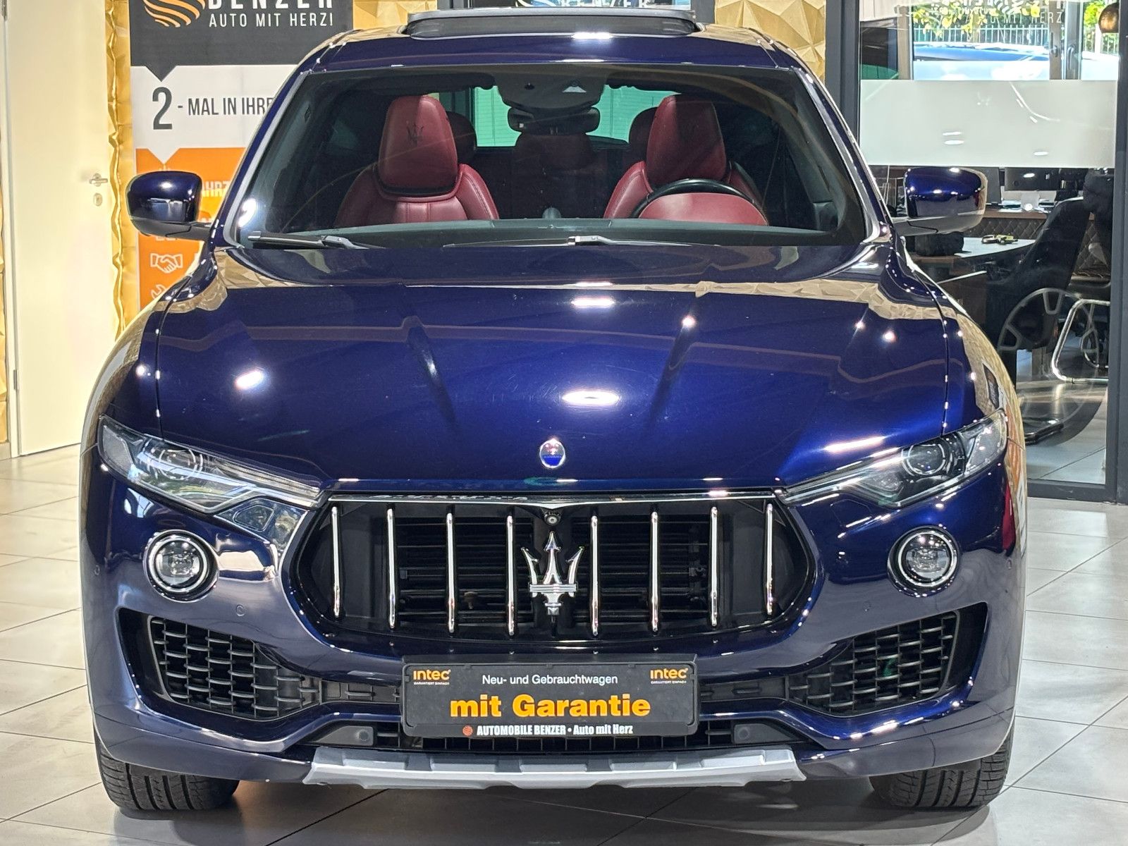 Fahrzeugabbildung Maserati Levante/EXCLUSIVE/RED/360'KAM/PANO/HARMAN-KARDON