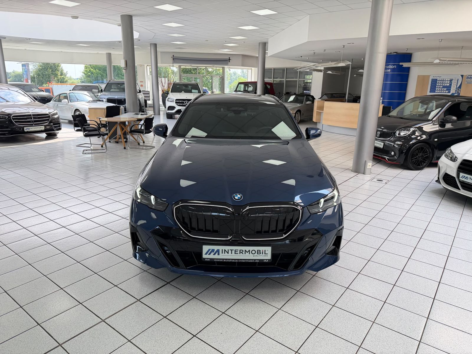 BMW 550 e xDrive M-Sport Pro PANO ICONIC B&W AHK 360 foto 2