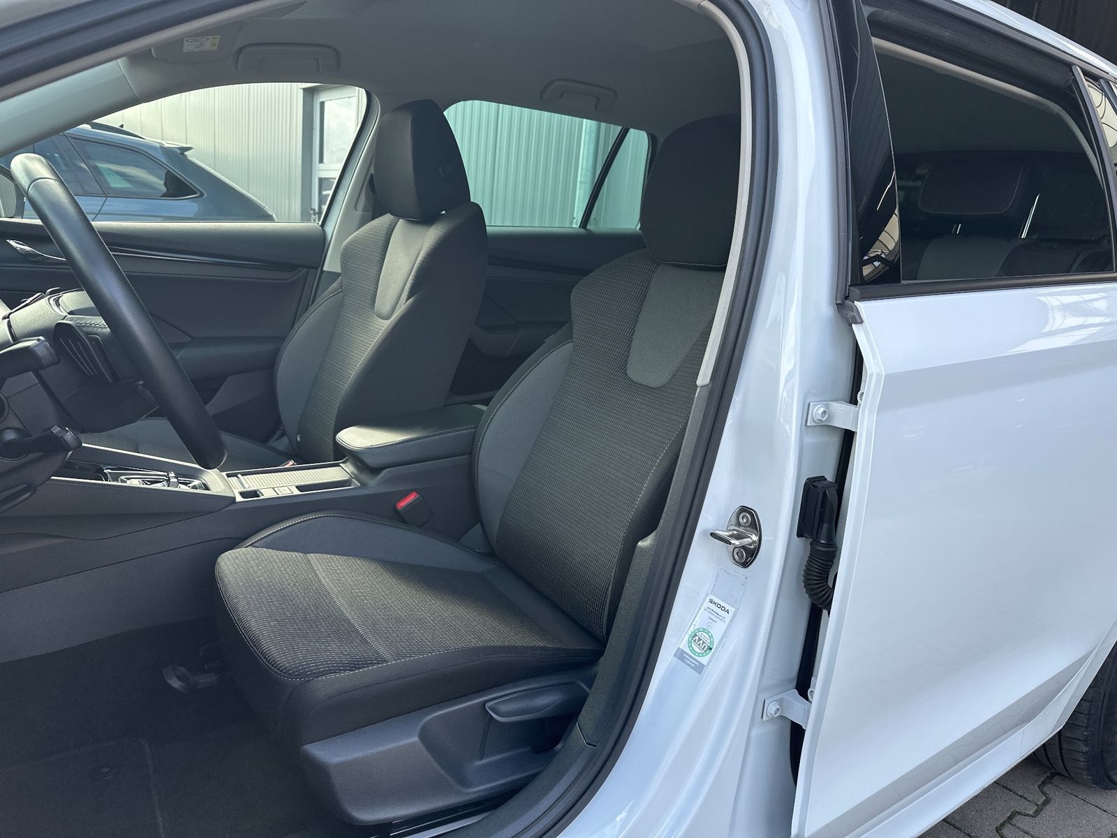 Fahrzeugabbildung SKODA Octavia Combi 2.0 TDI DSG Ambition NAV+LED+ACC