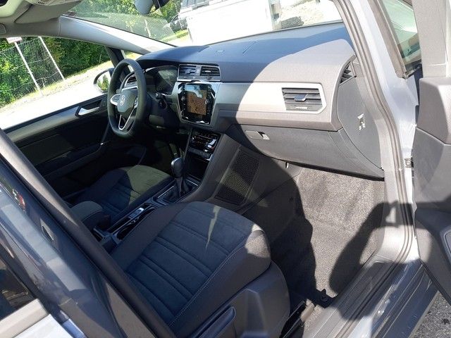 Fahrzeugabbildung Volkswagen Touran 4All 2.0TDI DSG Pano AHK 7-Sitzer Navi