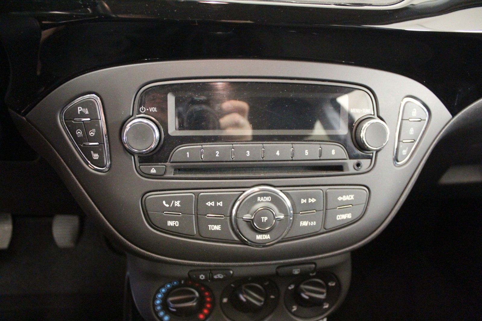 Fahrzeugabbildung Opel Corsa E 1.4 Active Winterpaket*AHK