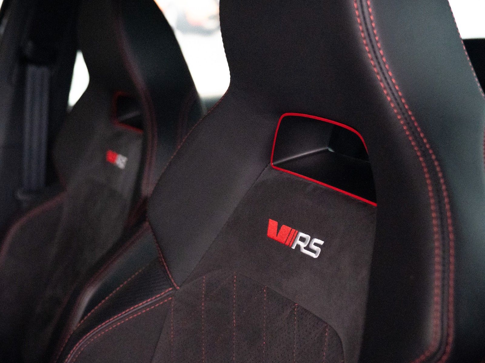 Fahrzeugabbildung SKODA Kodiaq RS 4x4 AUTOM./AHK/STANDHZG./SITZHZG./DAB