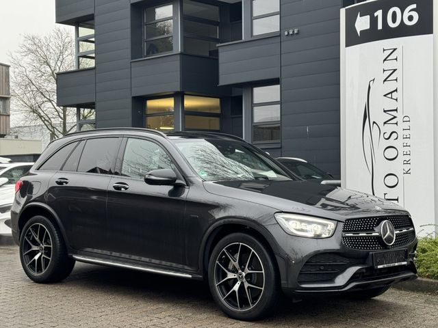 Mercedes-Benz GLC 300 e 4Matic 9G-TRONIC AMG Line / Distronic+