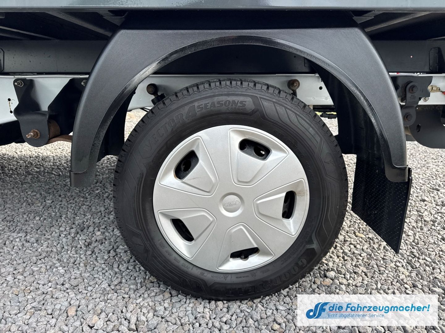 Fahrzeugabbildung Ford Transit Pritsche 310 L2 Doppelkabine Trend AHK D