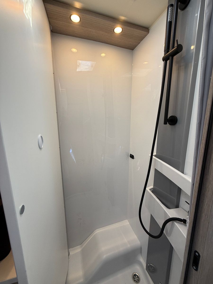 Fahrzeugabbildung Bürstner Lyseo Time Skyline 726G - Sie sparen 11.989€