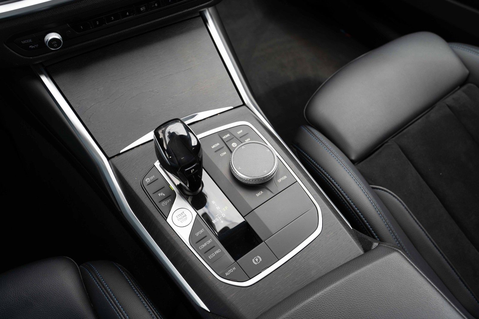Fahrzeugabbildung BMW 320 D M SPORT LED VIRTC SHADOW HUD LANE