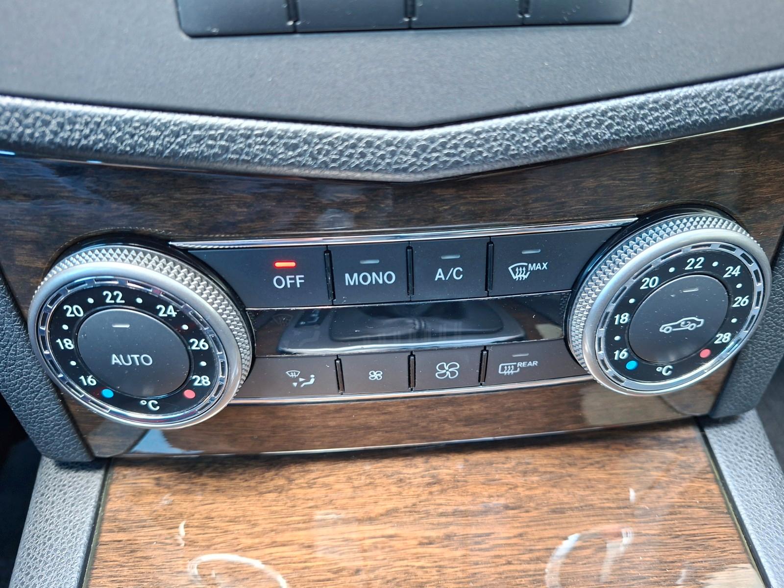 Mercedes-Benz C180 2009 — photo 32