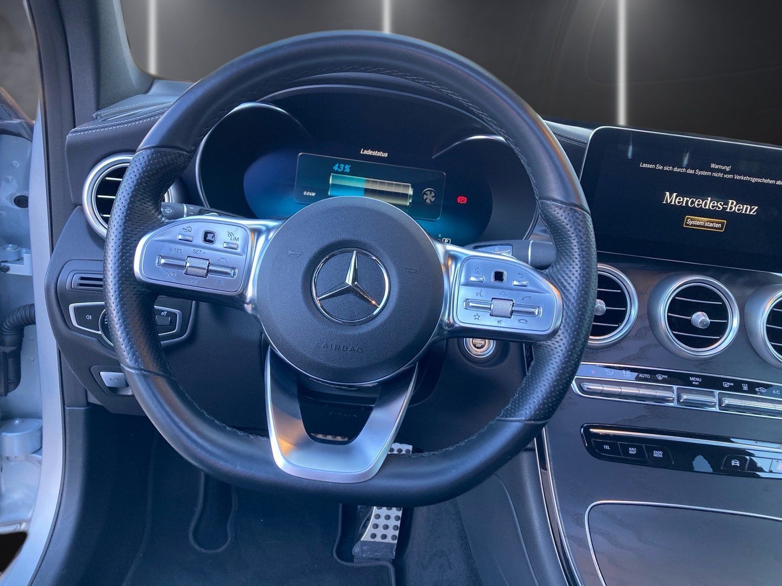 Fahrzeugabbildung Mercedes-Benz GLC 300 de AMG 4M*Pano*AHK*Burmester*360°*Distro