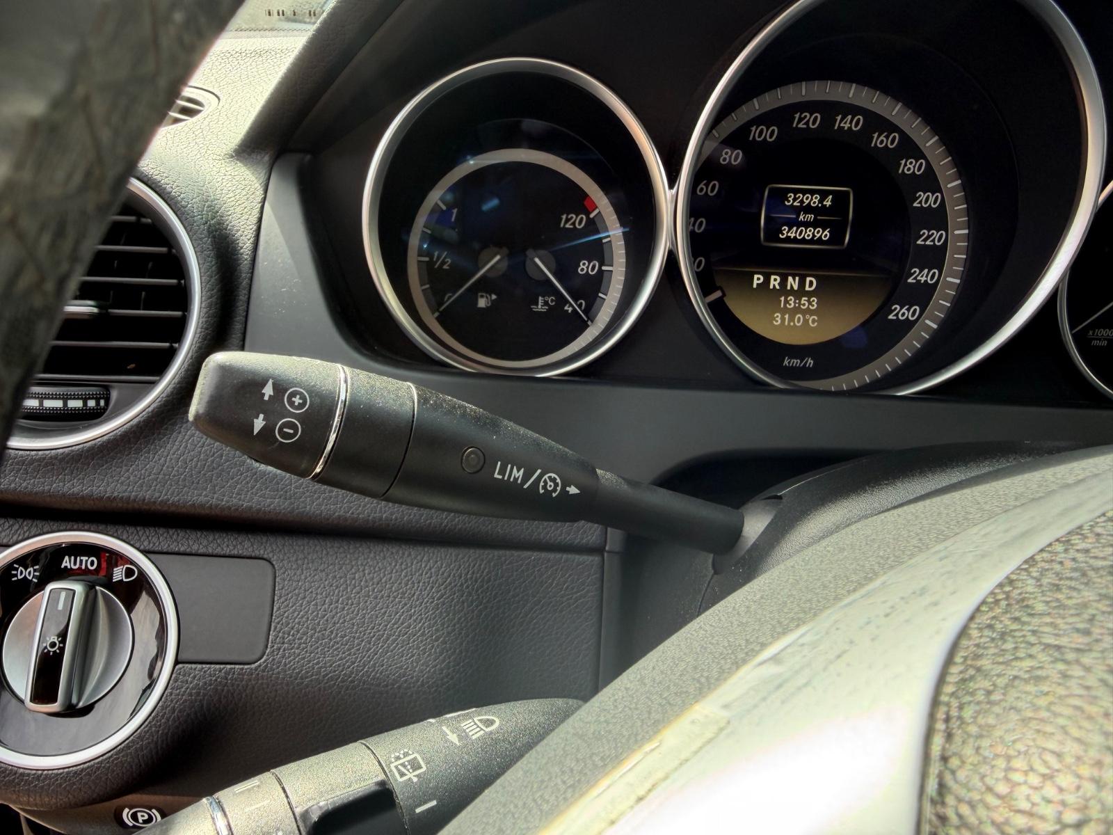 Mercedes-Benz C200 2011 — photo 15