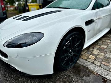 2015 Aston Martin V12 VANTAGE 缩略图 27