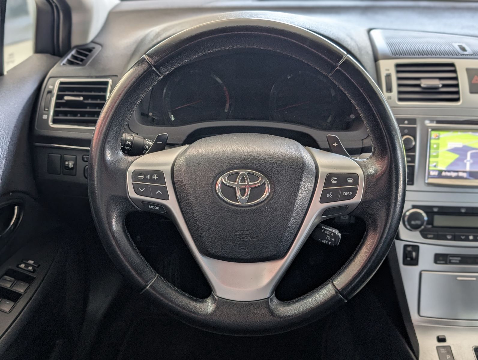 Fahrzeugabbildung Toyota Avensis Life Bi-XENON TEMPOMAT KLIMA KAMERA SHZ