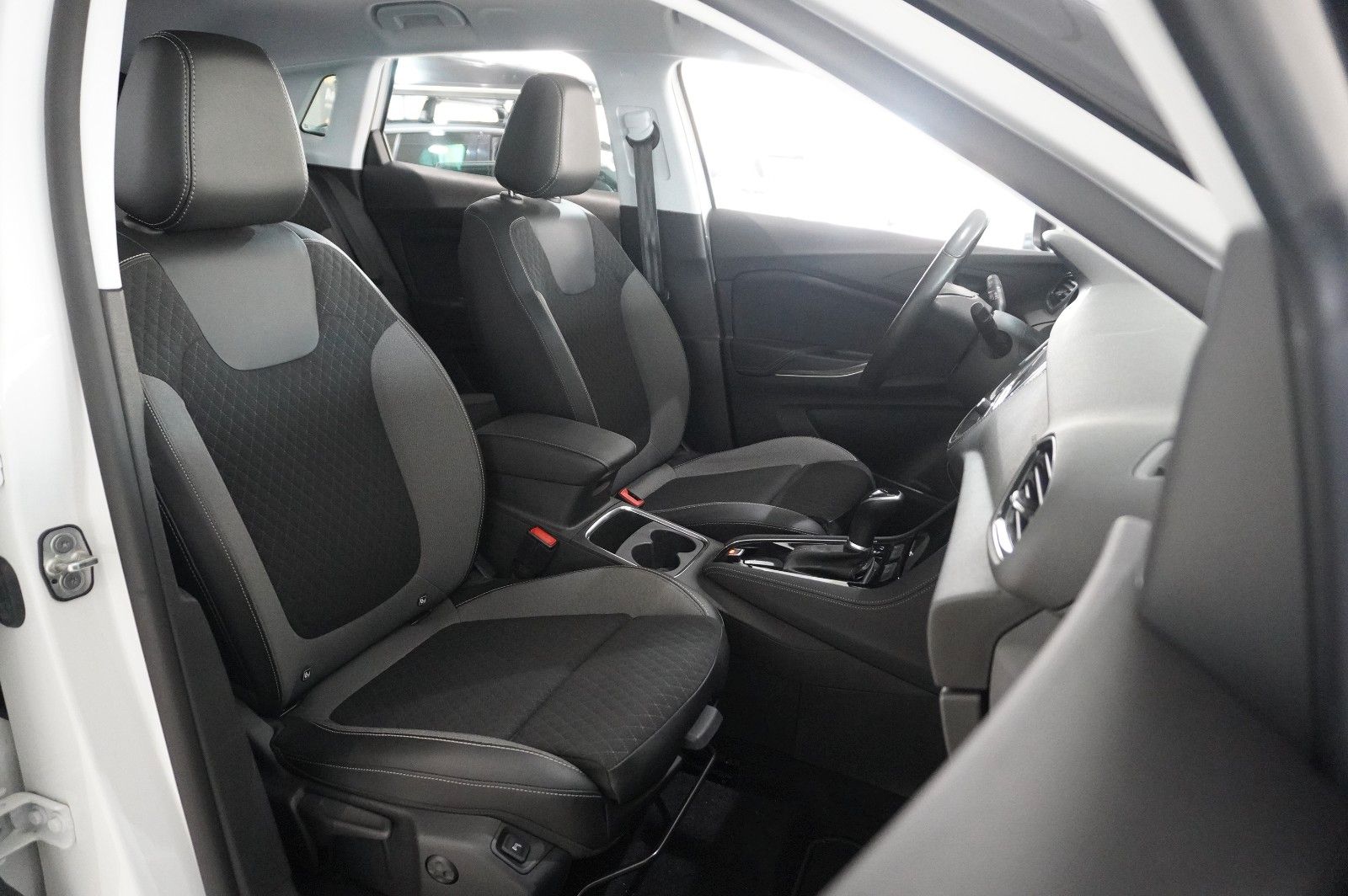 Fahrzeugabbildung Opel Grandland 1.5D ELEGANCE NAVI/LED/KAMERA/SPORT/SH