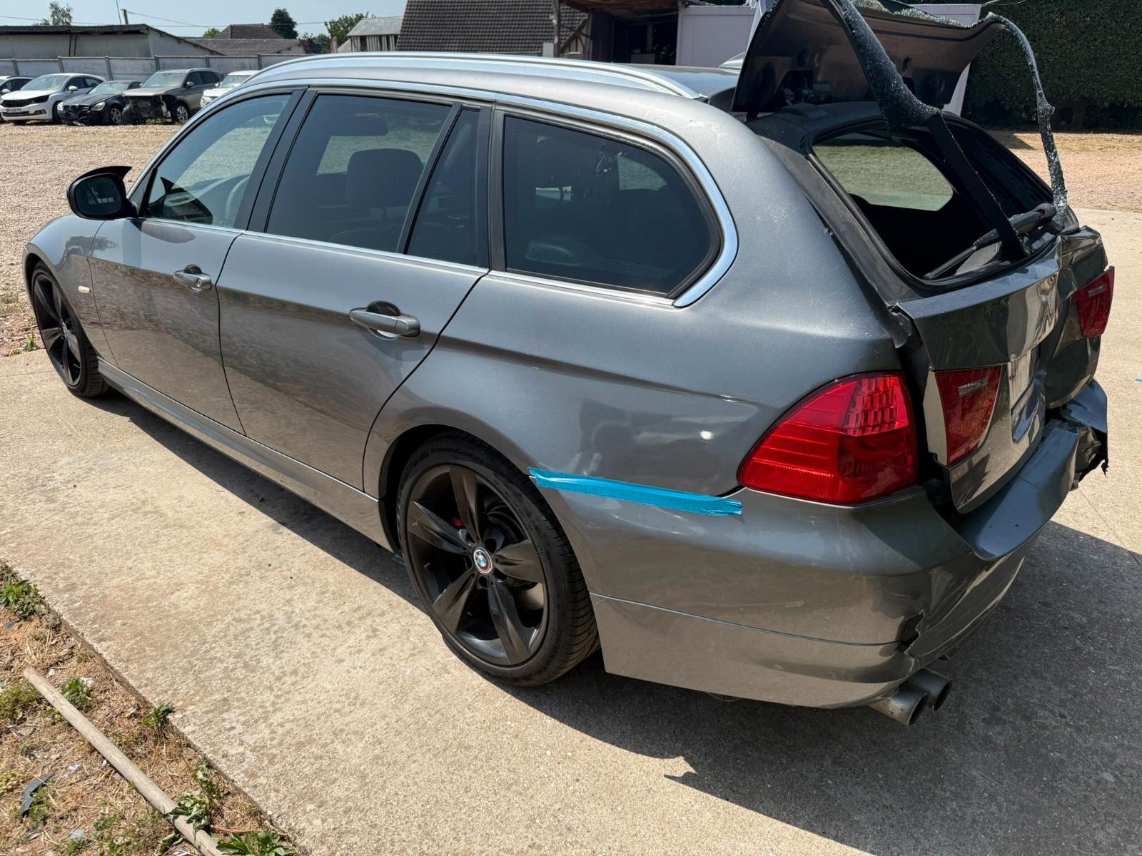 BMW 330 2011 — photo 5