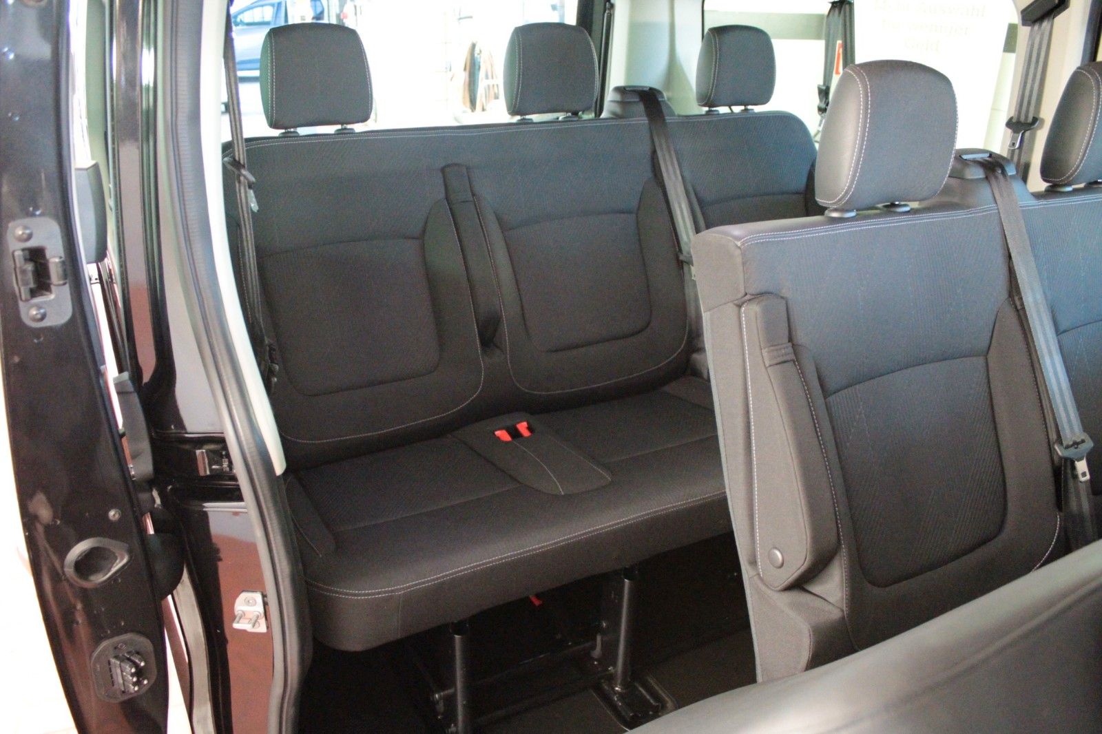 Fahrzeugabbildung Renault Trafic Grand dCi 150 EDC Evo*Automatik*8-Sitzer*