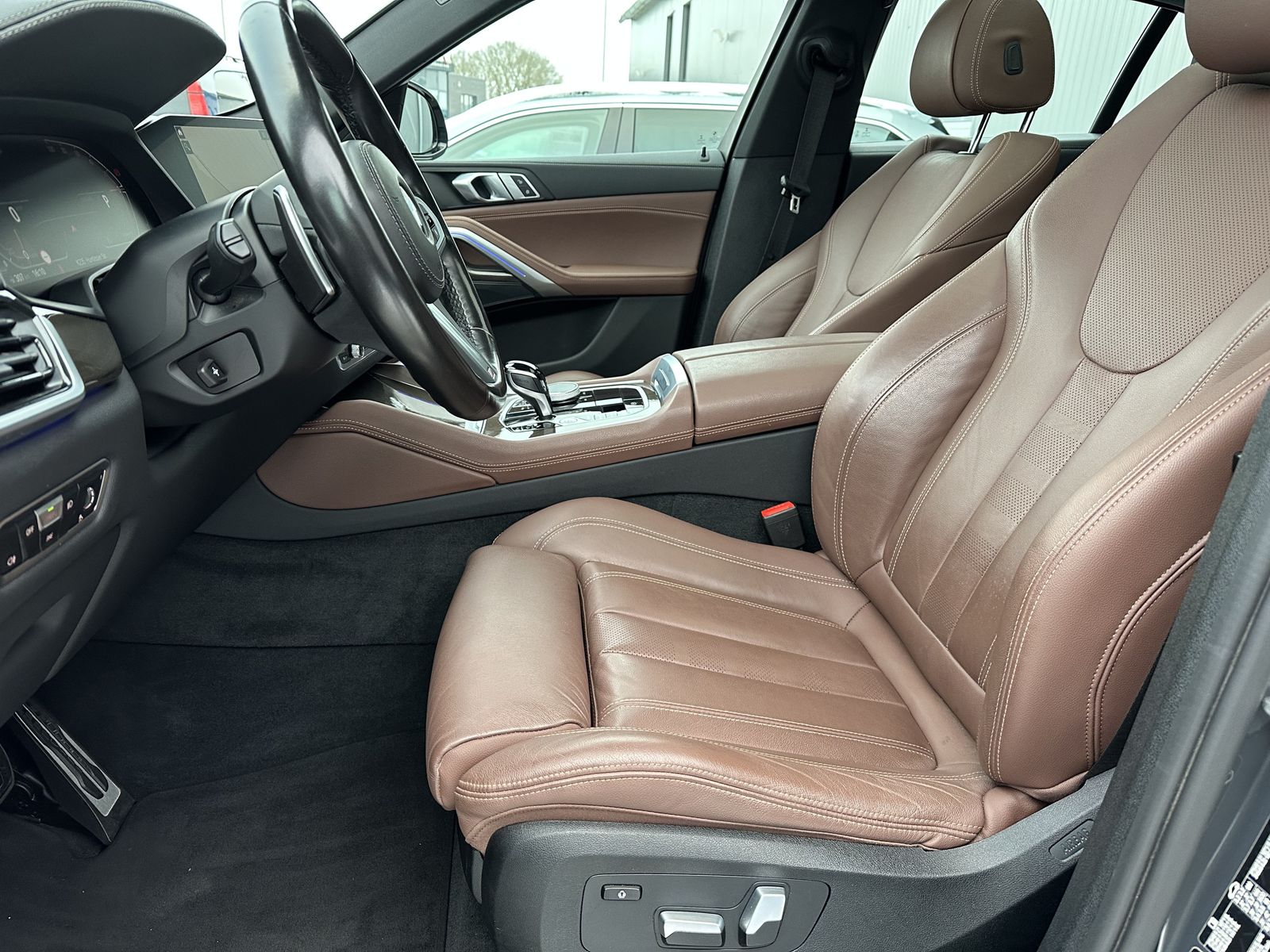 Fahrzeugabbildung BMW X6 xDrive30d M-Sport NAV+LASER+HEADUP+AHK+PANO