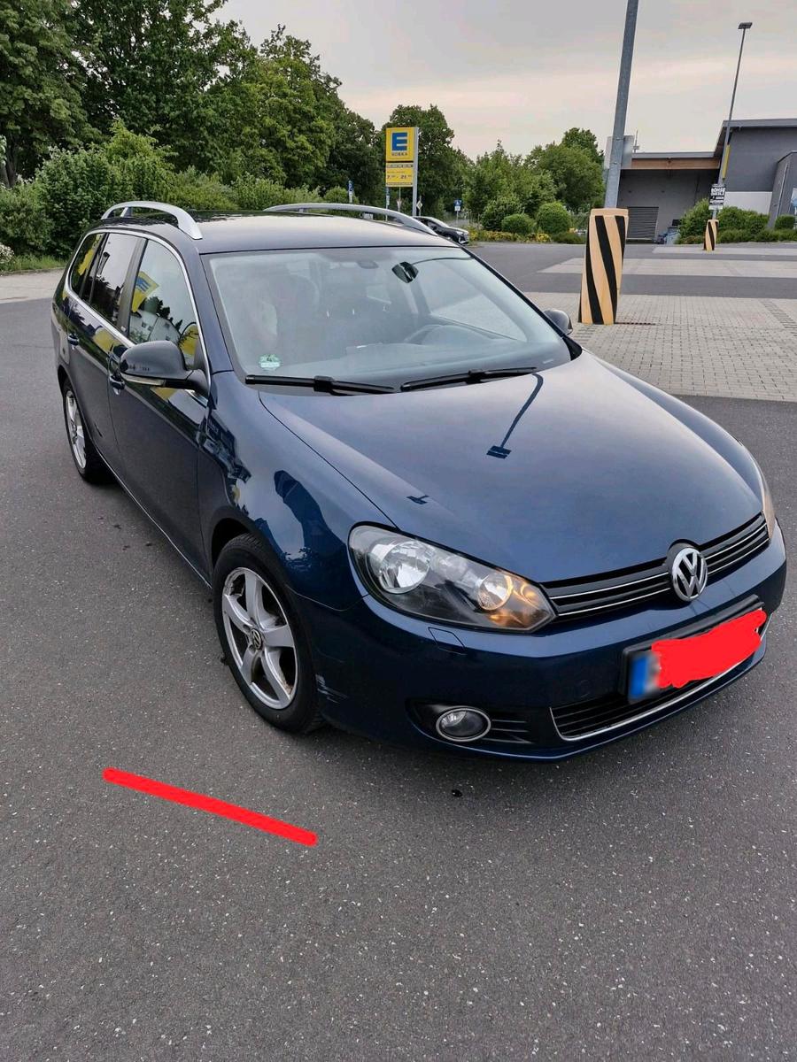 Volkswagen Golf 2011 — interior