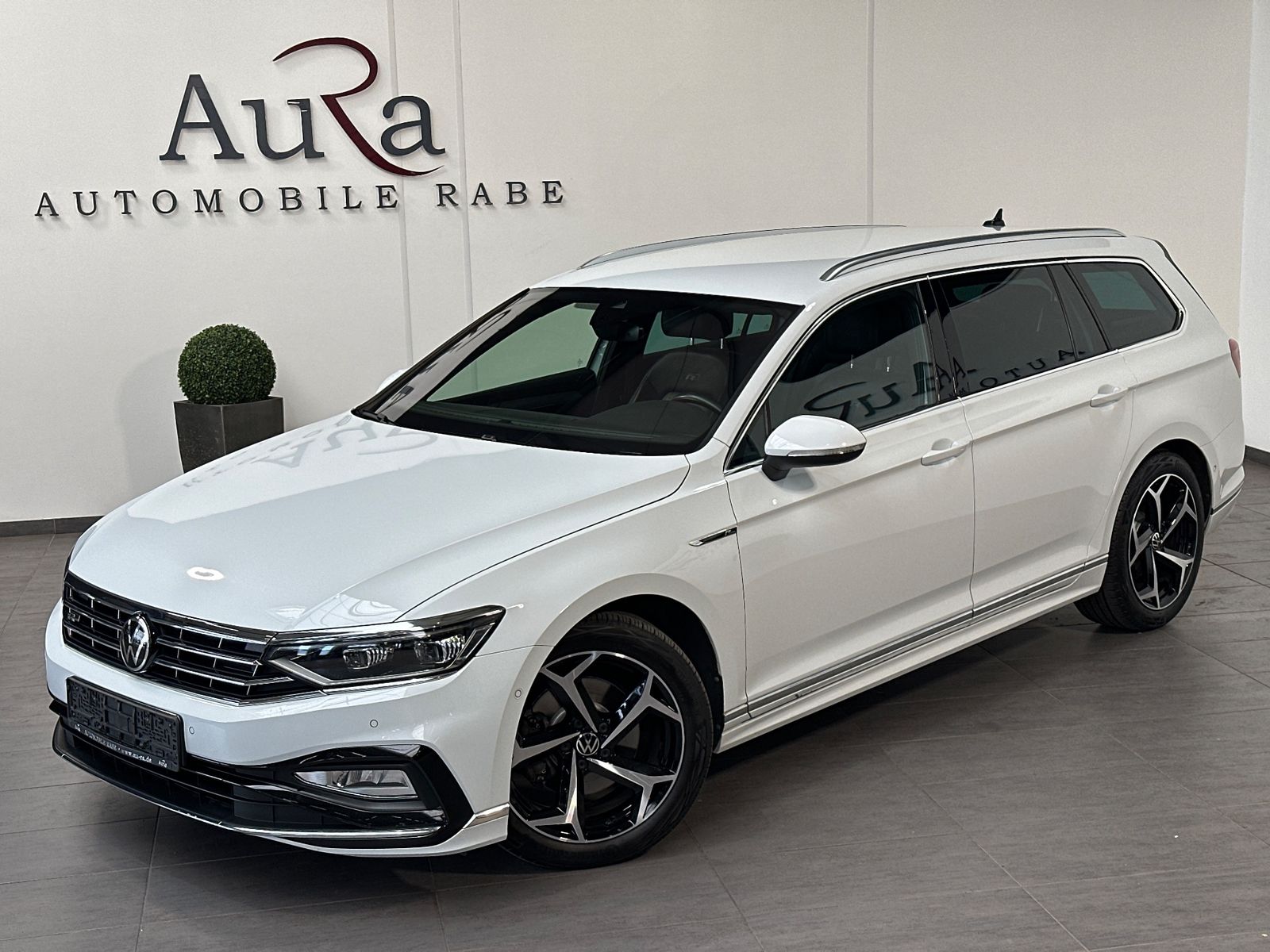 Fahrzeugabbildung Volkswagen Passat Variant 2.0 TDI DSG 4M R-Line NAV+LED+ACC
