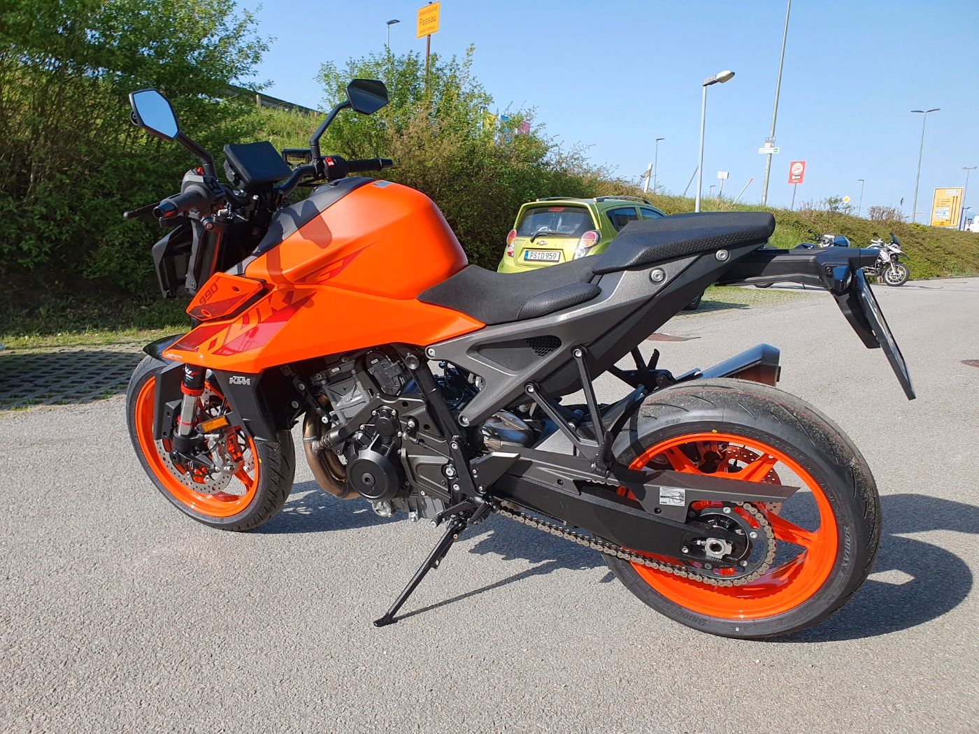 Fahrzeugabbildung KTM 990 Duke Modell 2024