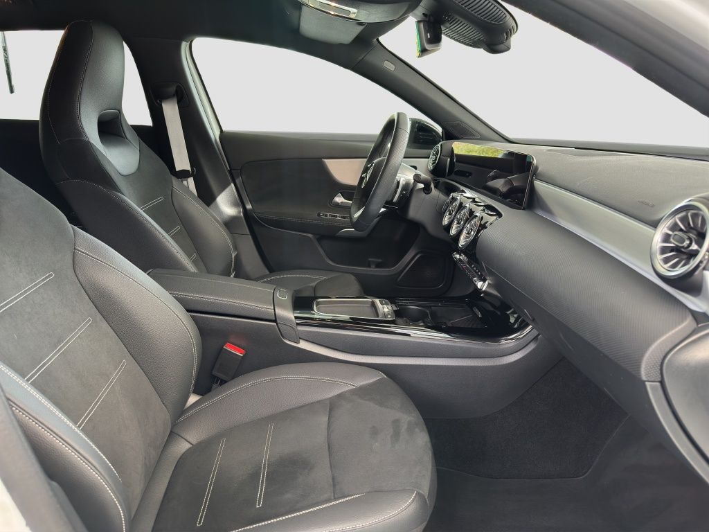 Fahrzeugabbildung Mercedes-Benz A 200 AMG Line AMG*Night*Navi*PDC*ParkAss*RFK