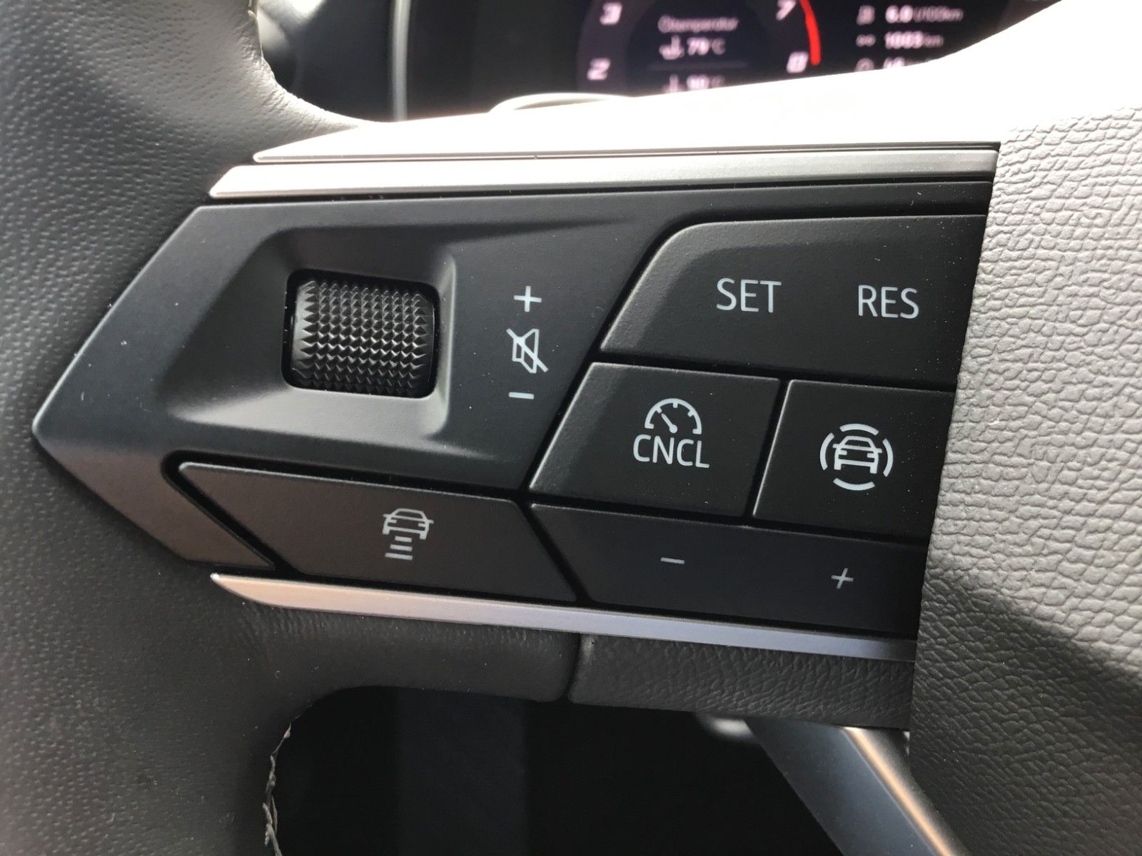 Fahrzeugabbildung SEAT Leon 1.5 eTSI Style DSG Sportstourer+LED+ACC+AHK