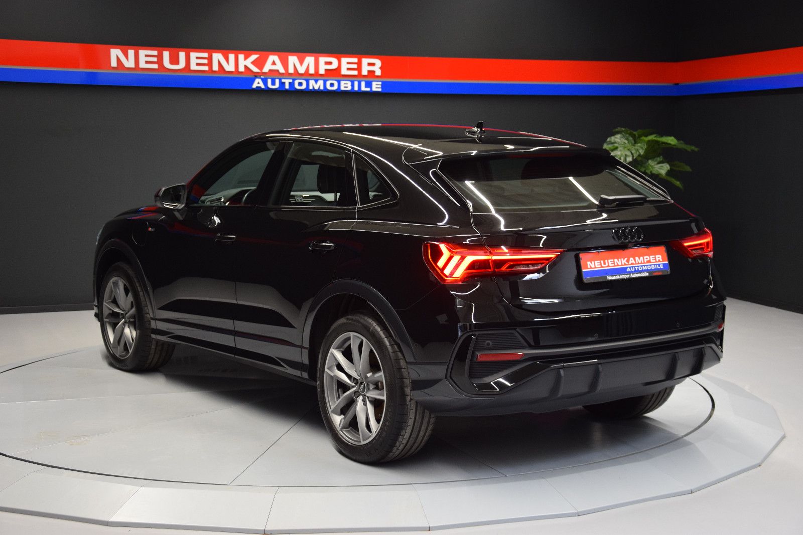 Fahrzeugabbildung Audi Q3 Sportback 45 TFSI e S line ACC Ambiente el.Hk
