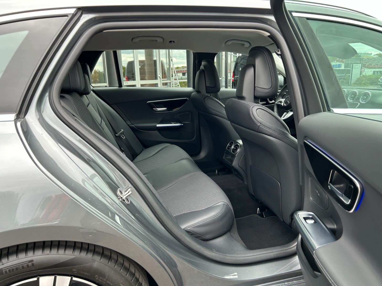Fahrzeugabbildung Mercedes-Benz C 220 AVANTGARDE+DIS+HUD+360°+DAB+MEMORY+SPUR