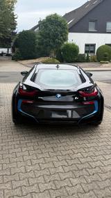 BMW i8 Coupé  Hybrid Sportwagen mit Sternenhimmel - BMW i8