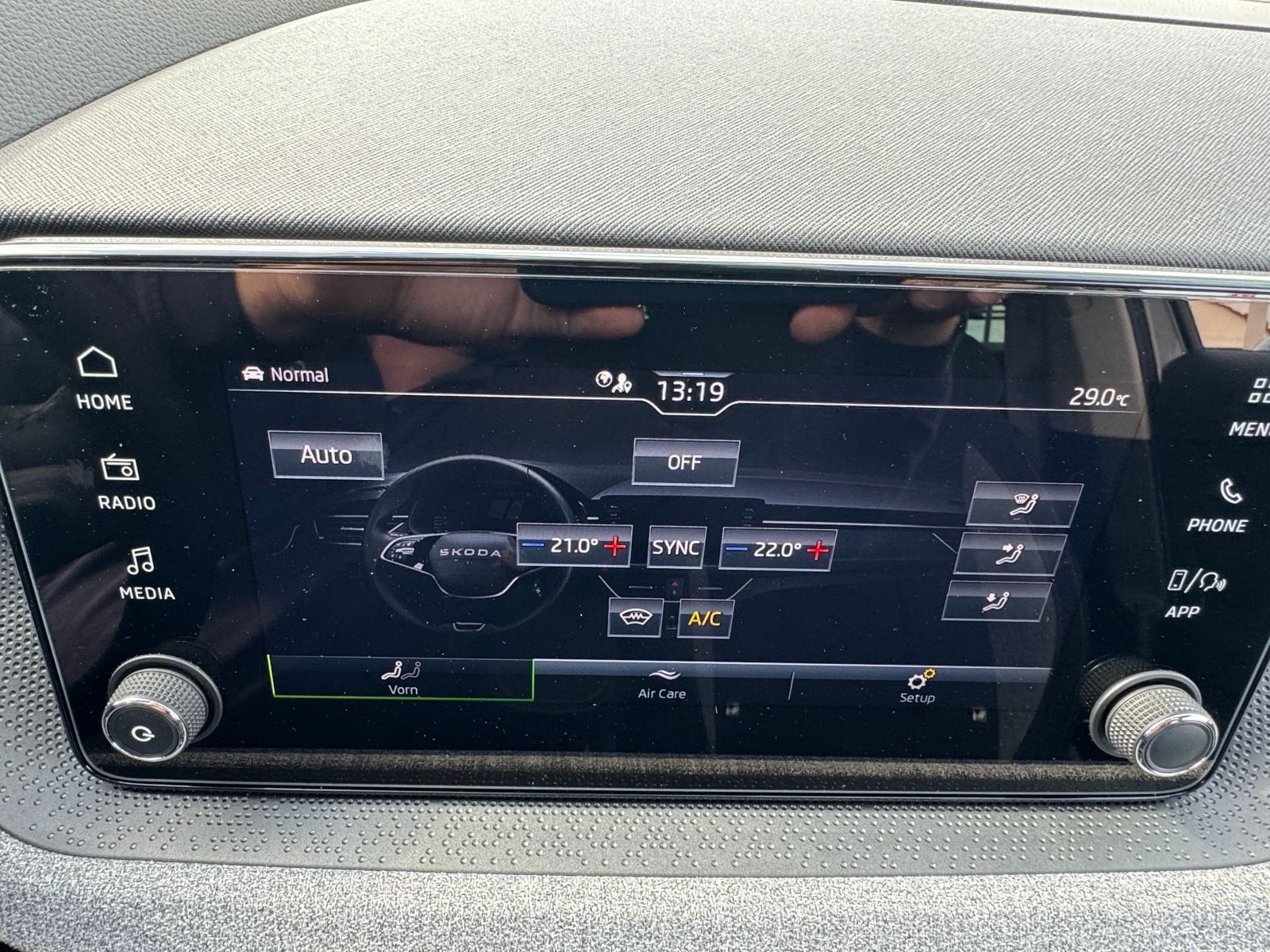 Fahrzeugabbildung SKODA Scala 115PS DSG*RFK*18Zoll*eHeck*Allwetter