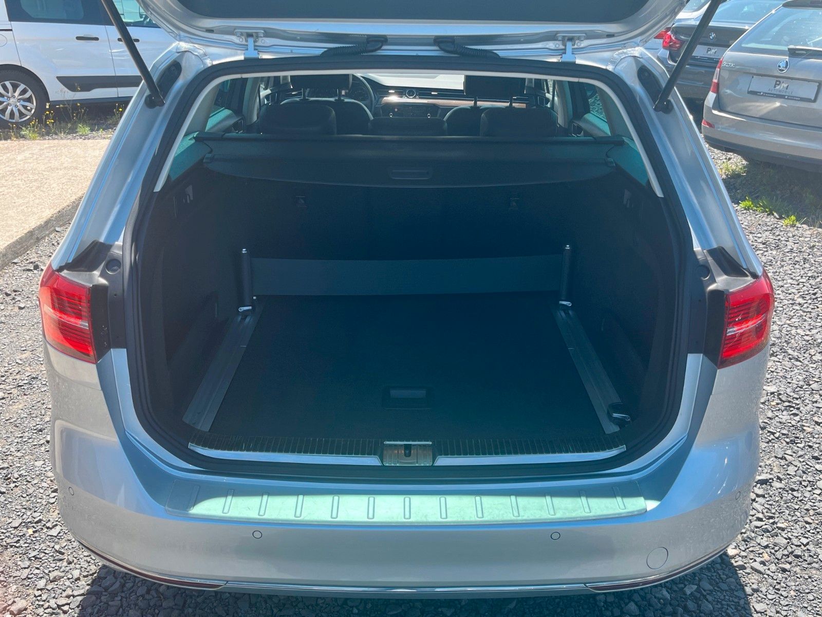 Fahrzeugabbildung Volkswagen Passat Variant 1.8 TSI DSG Navi Leder HIGHLINE