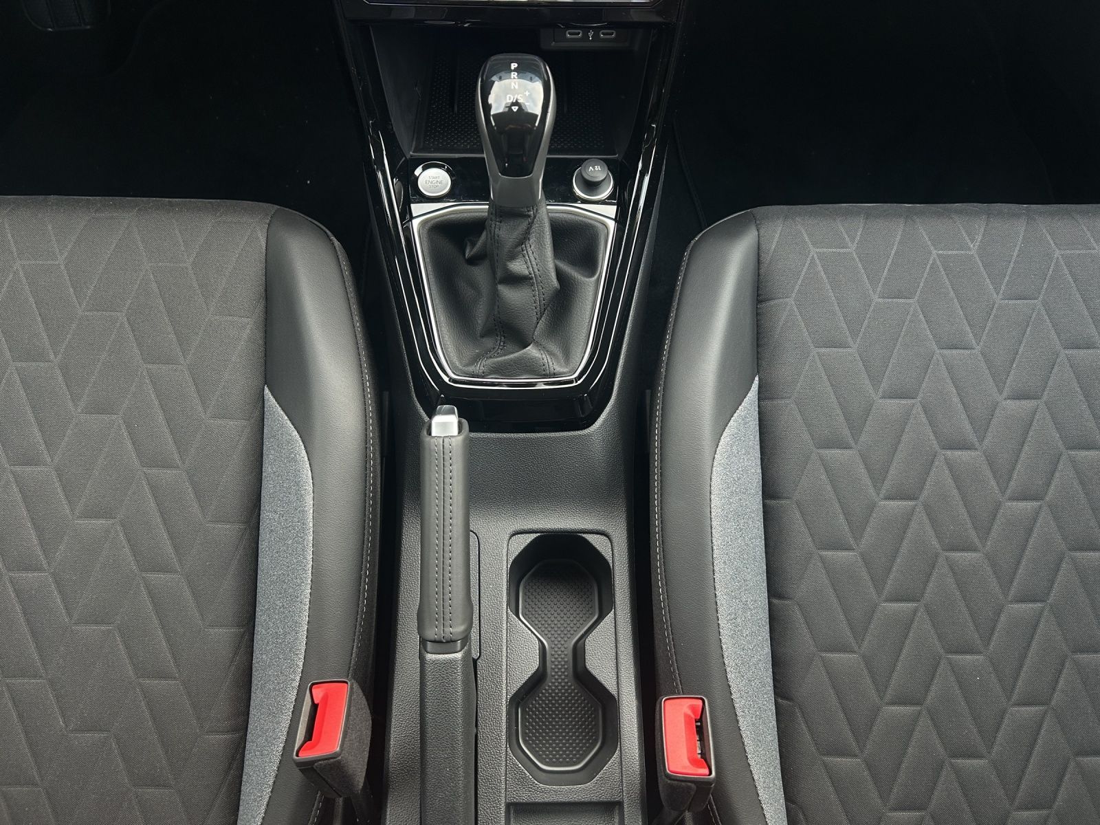 Fahrzeugabbildung Volkswagen T-Cross Goal TSI DSG IQ.Light ACC SH RearView Am