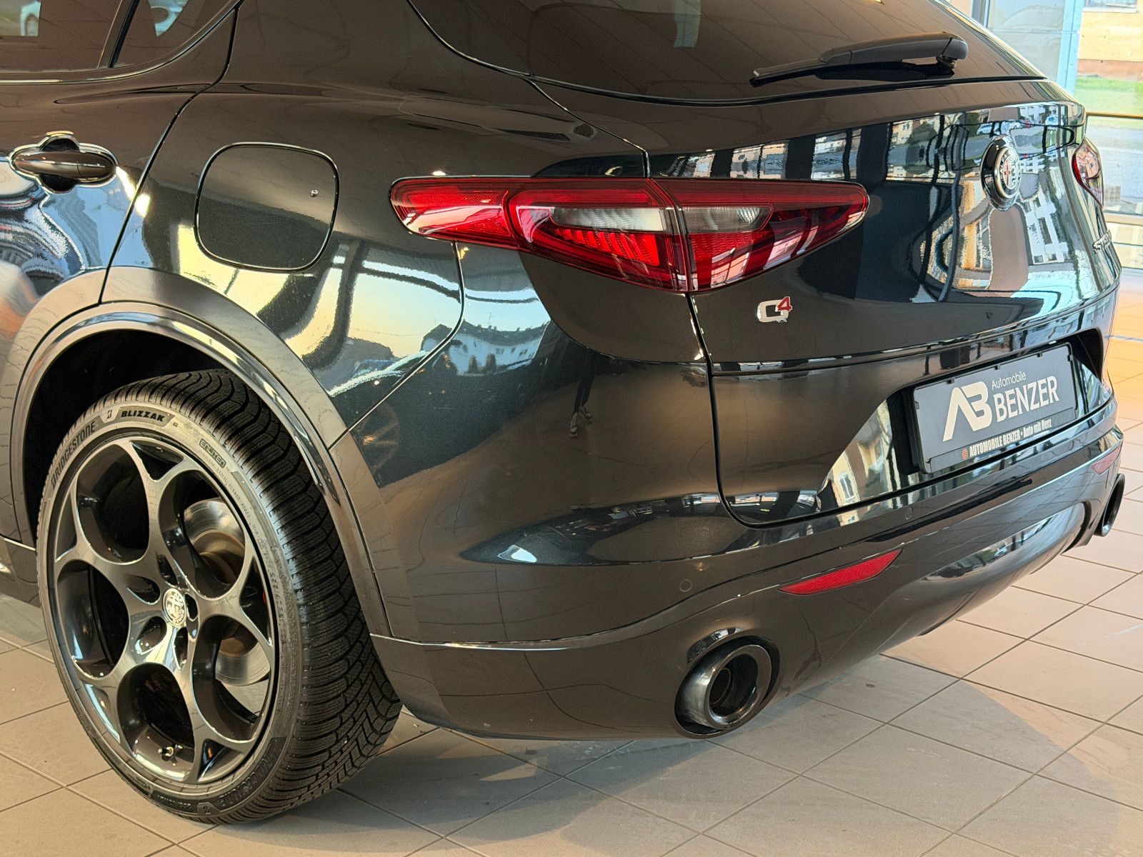Fahrzeugabbildung Alfa Romeo Stelvio Veloce Q4/PANORAMA/H&K-SOUND/21''ZOLL