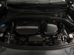 Fahrzeugabbildung BMW 218i Active Tourer--Pano/DrivingProf/eSitze/19LM