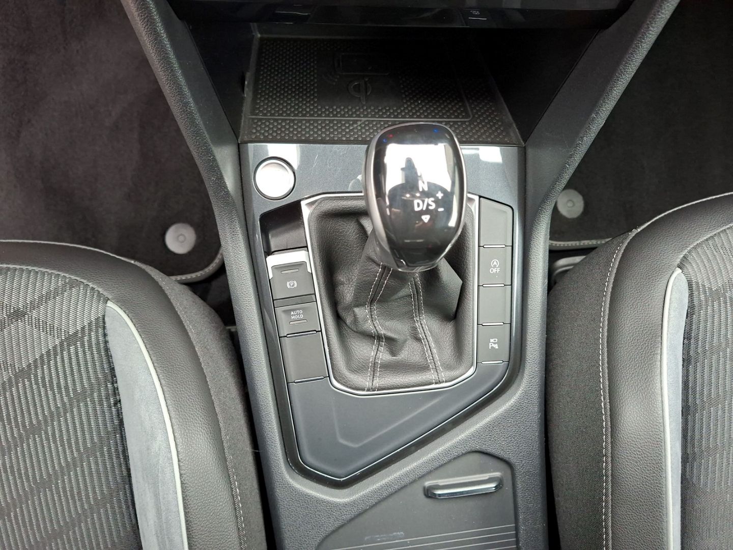 Tiguan 2.0 TDI DSG R-Line *AHK*STHZ*MATRIX*