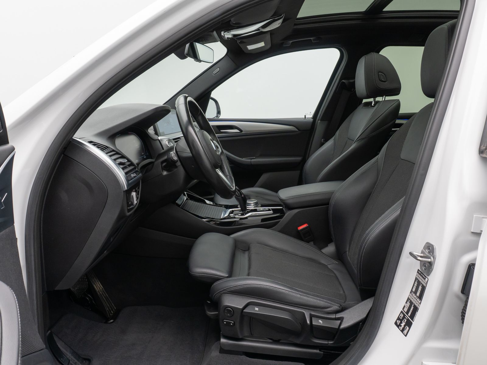 Fahrzeugabbildung BMW X3 xD20d xLine Kamera DAB AHK Komfort HUD 20Zoll