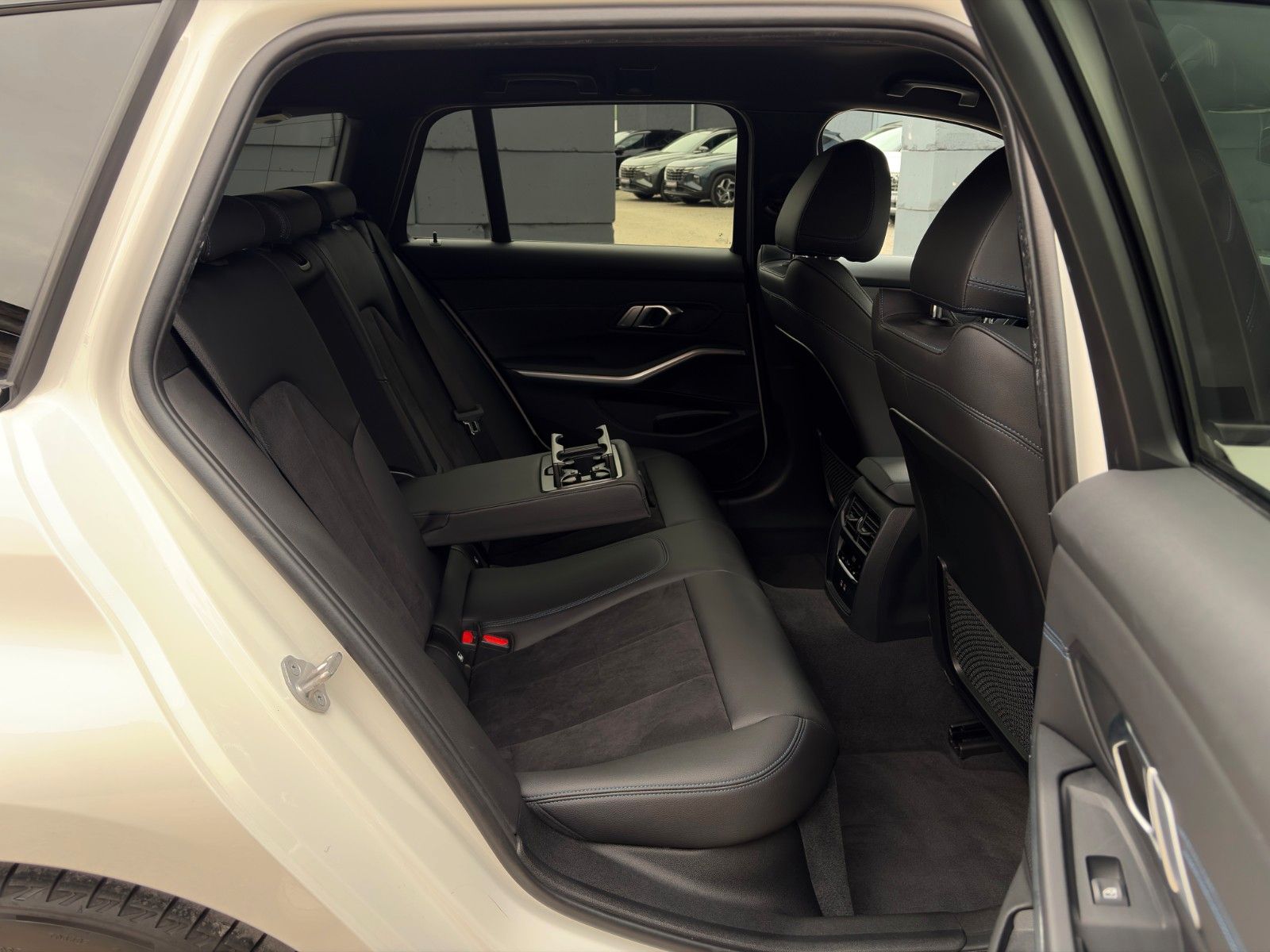 Fahrzeugabbildung BMW 320i Touring M Sport ACC CAM 3Z-Kl. SHZ Ambiente