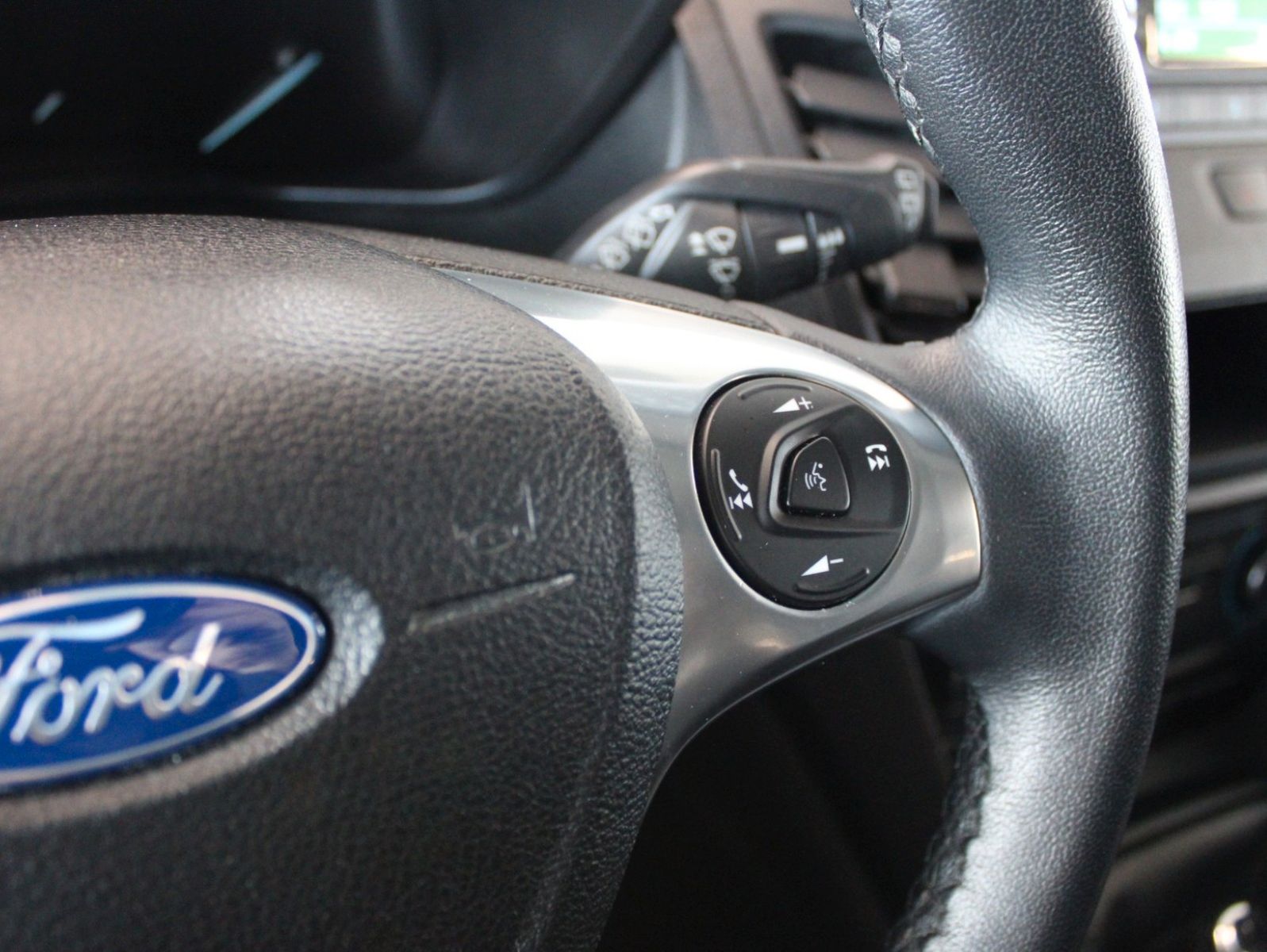 Fahrzeugabbildung Ford Transit Connect L2 Rollstuhlrampe Heckausschnitt