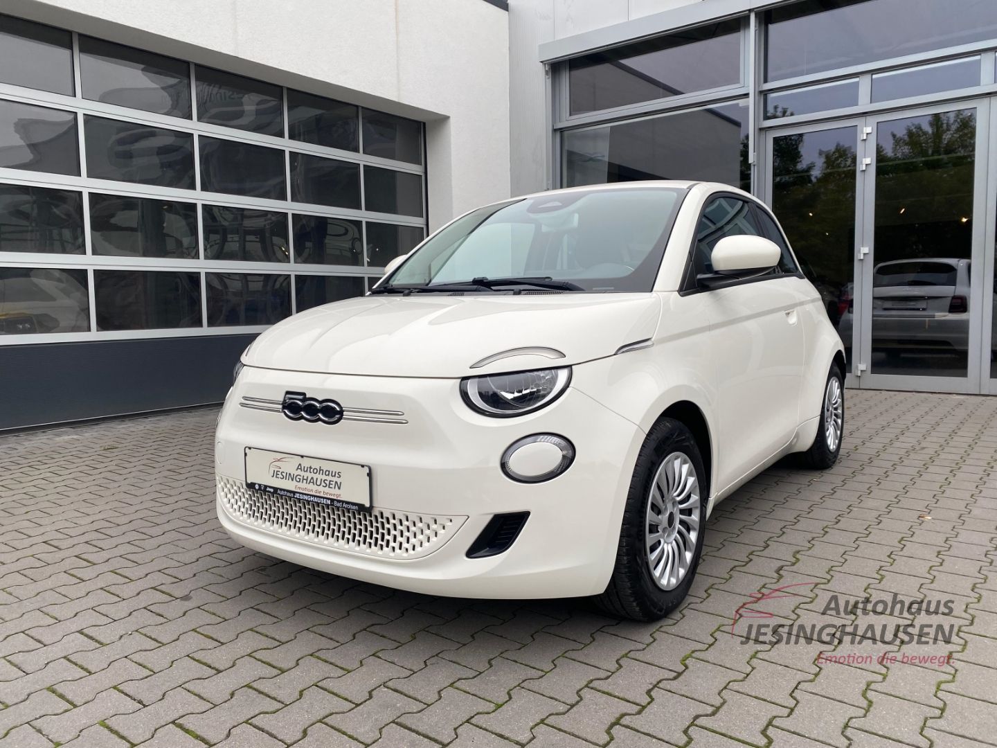 Fiat 500e Digitales Cockpit Apple CarPlay Android Aut