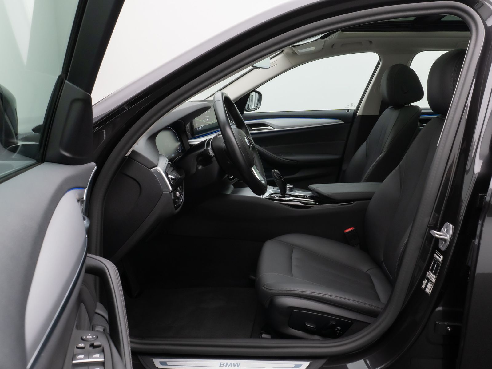 Fahrzeugabbildung BMW 520d Panorama Kamera HUD DAB 4Klima Alarm 19Zoll