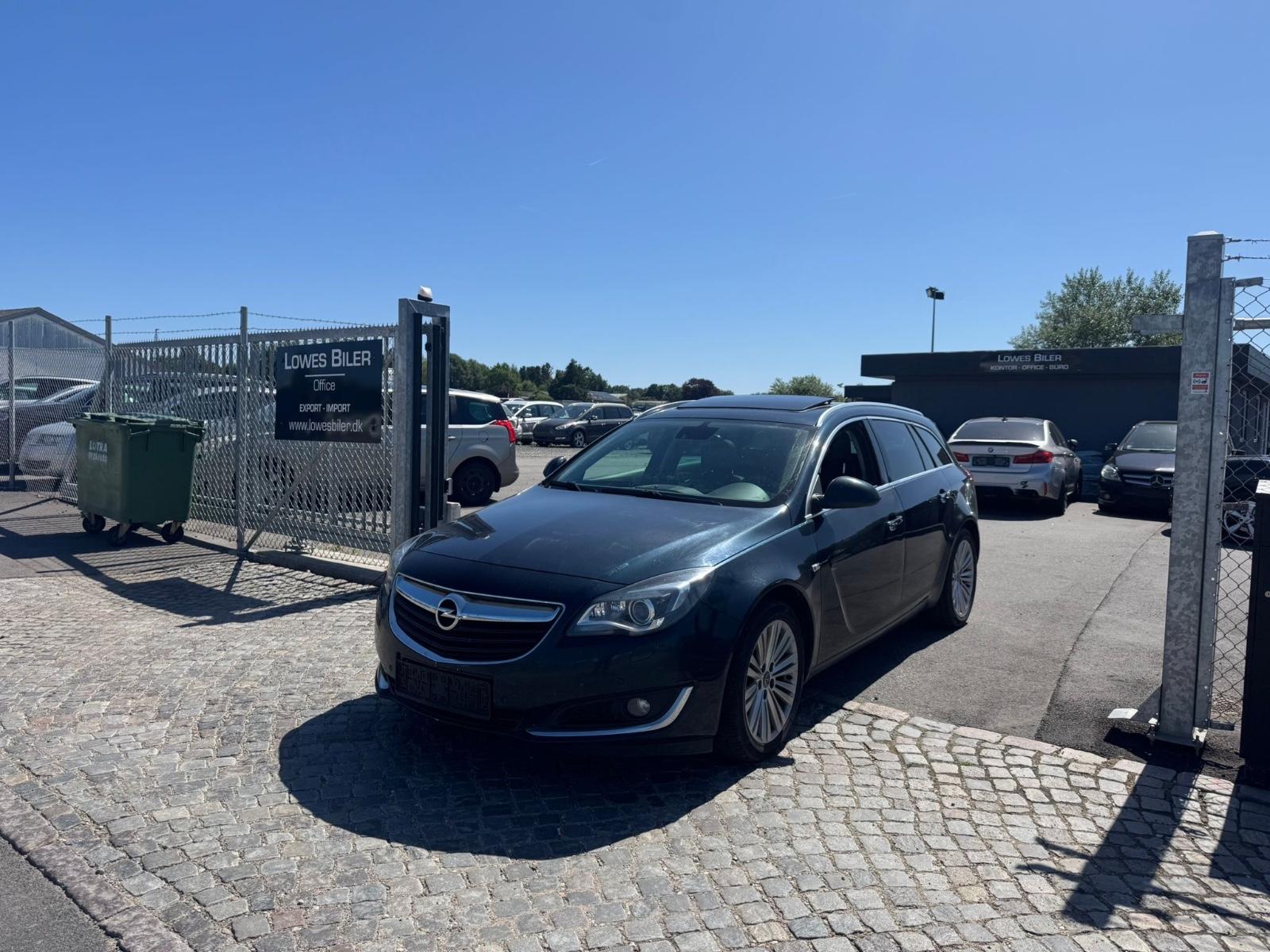 Opel Insignia 2015 — rear view