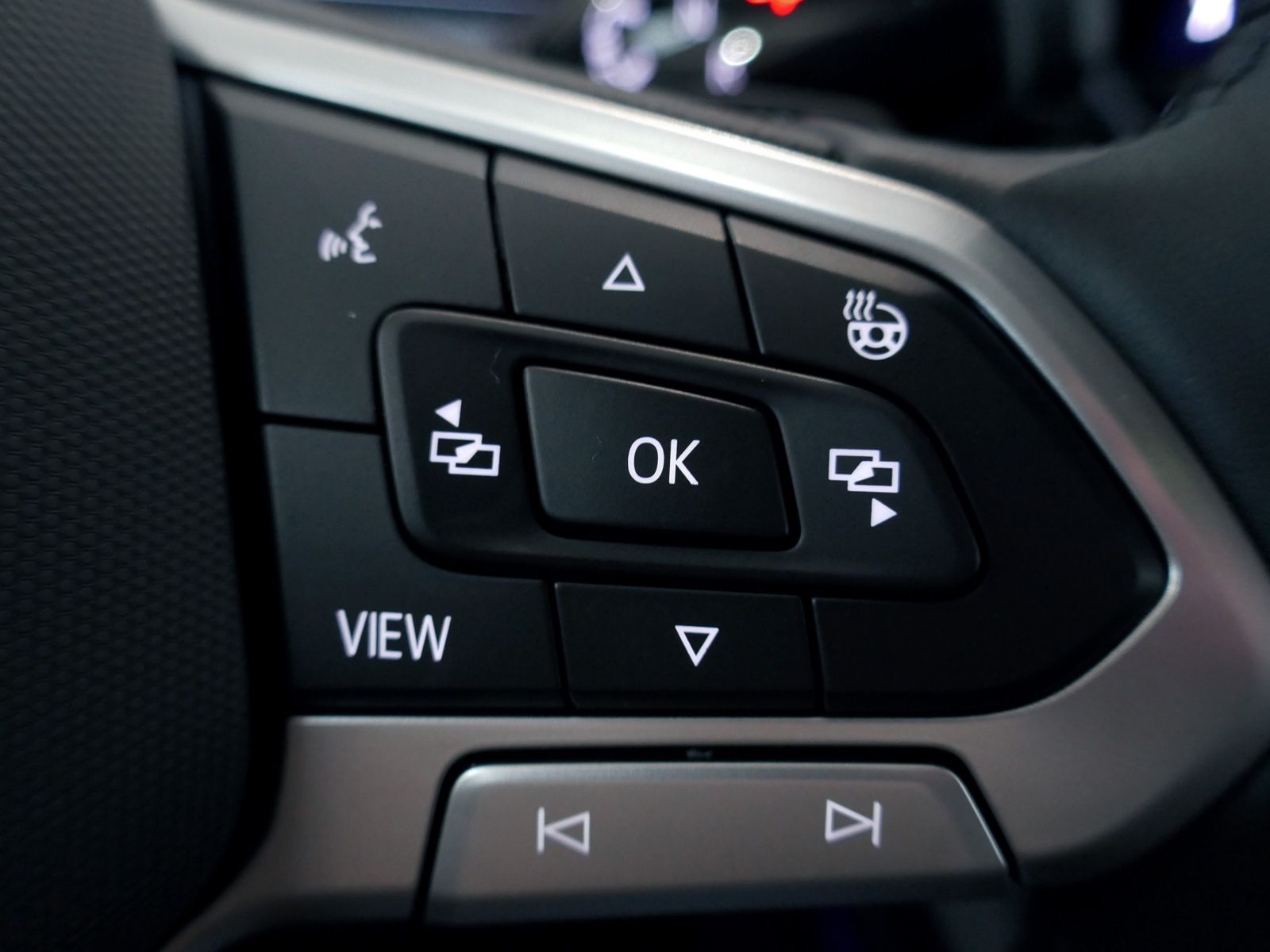 Fahrzeugabbildung Volkswagen T-Roc Style 1.5 eTSI DSG | LED AHK RFK ACC Navi