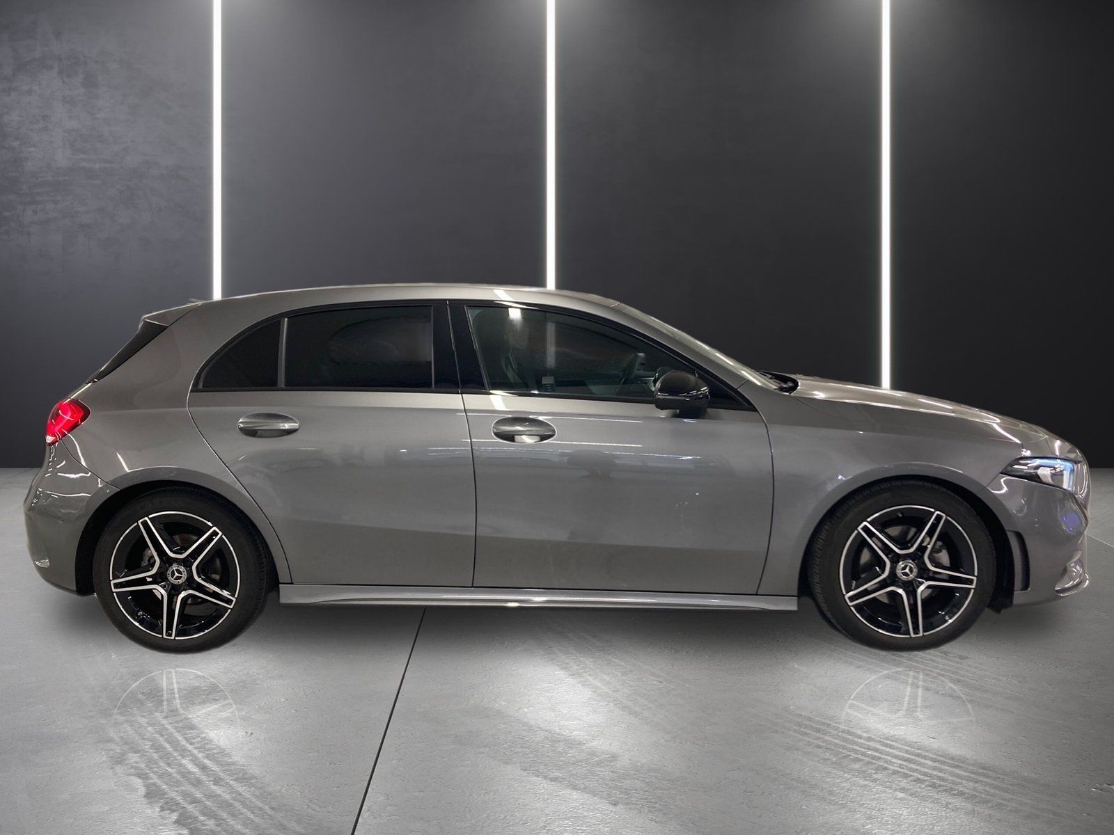 Fahrzeugabbildung Mercedes-Benz A 200 AMG*Kamera*Ambiente*MBUX-High*Sound*18"