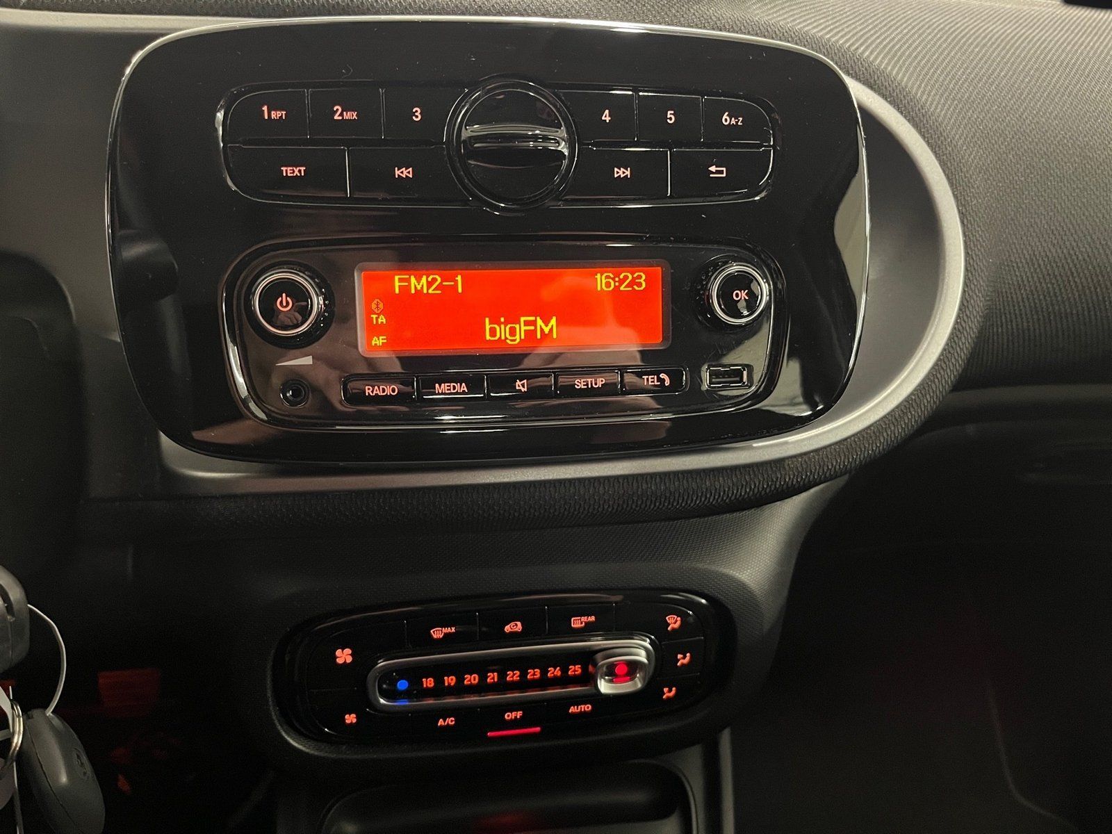 Fahrzeugabbildung Smart forfour 52kW passion*Cool & Audio-Paket*PDC*SHZ*