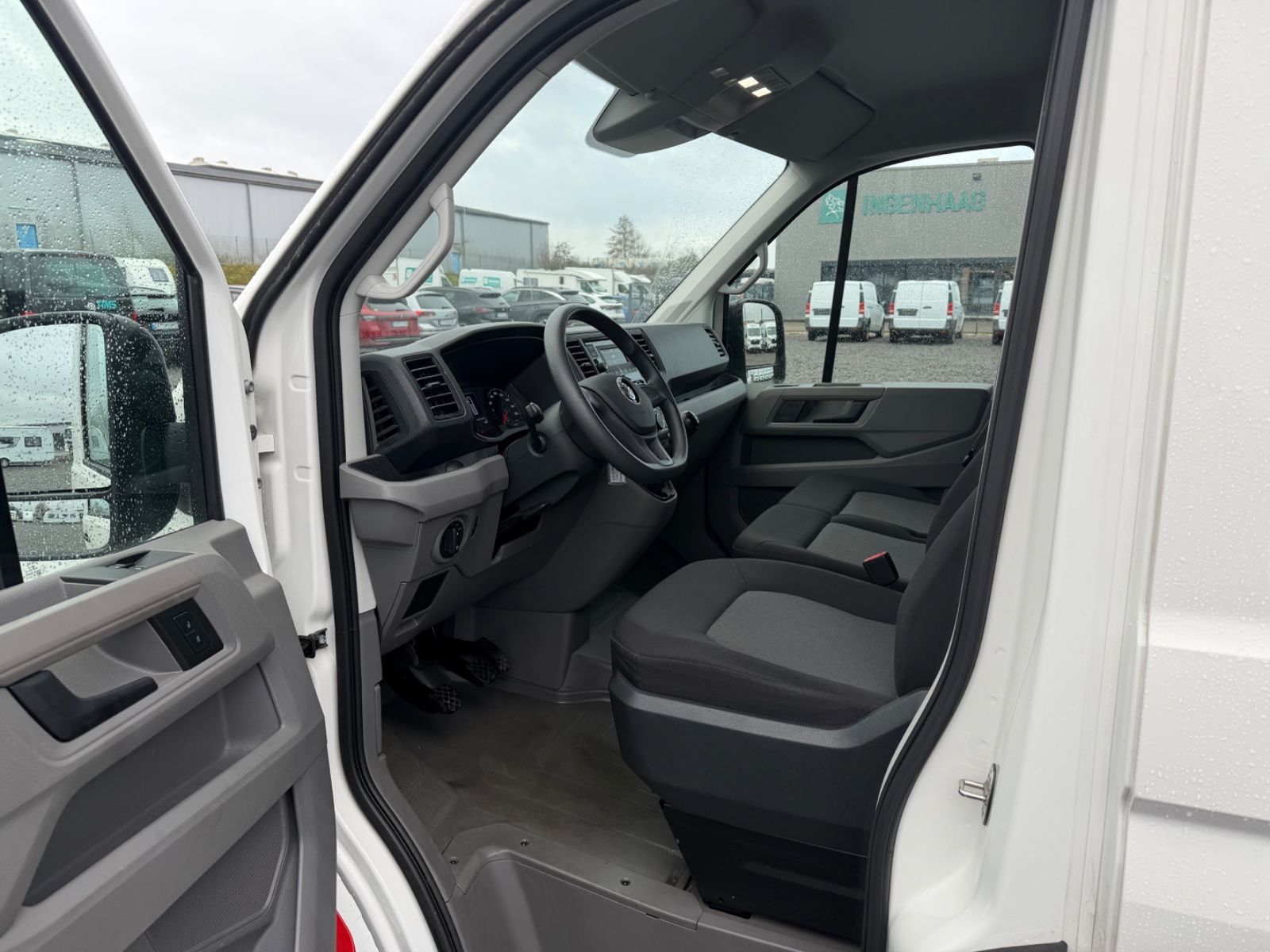 Fahrzeugabbildung Volkswagen Crafter Kasten 35 MR Hochdach FWD