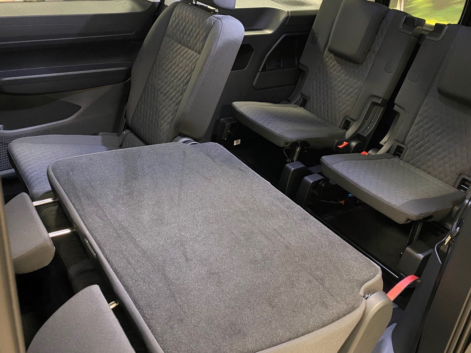 Fahrzeugabbildung Volkswagen Caddy 1.5 TSI DSG Life Maxi+NAVIGATION+7 SITZE++