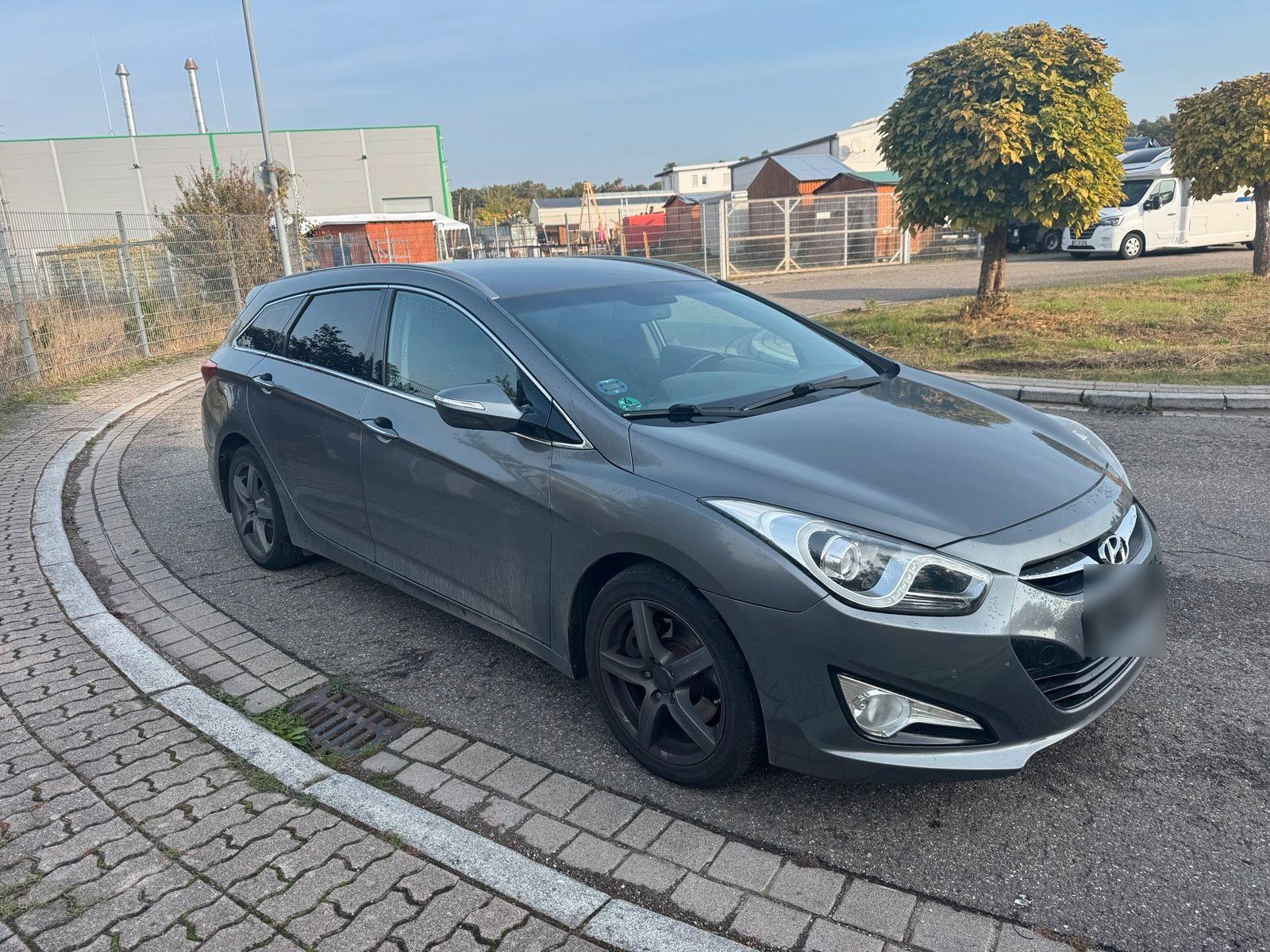 Hyundai i40 2013 — rear view