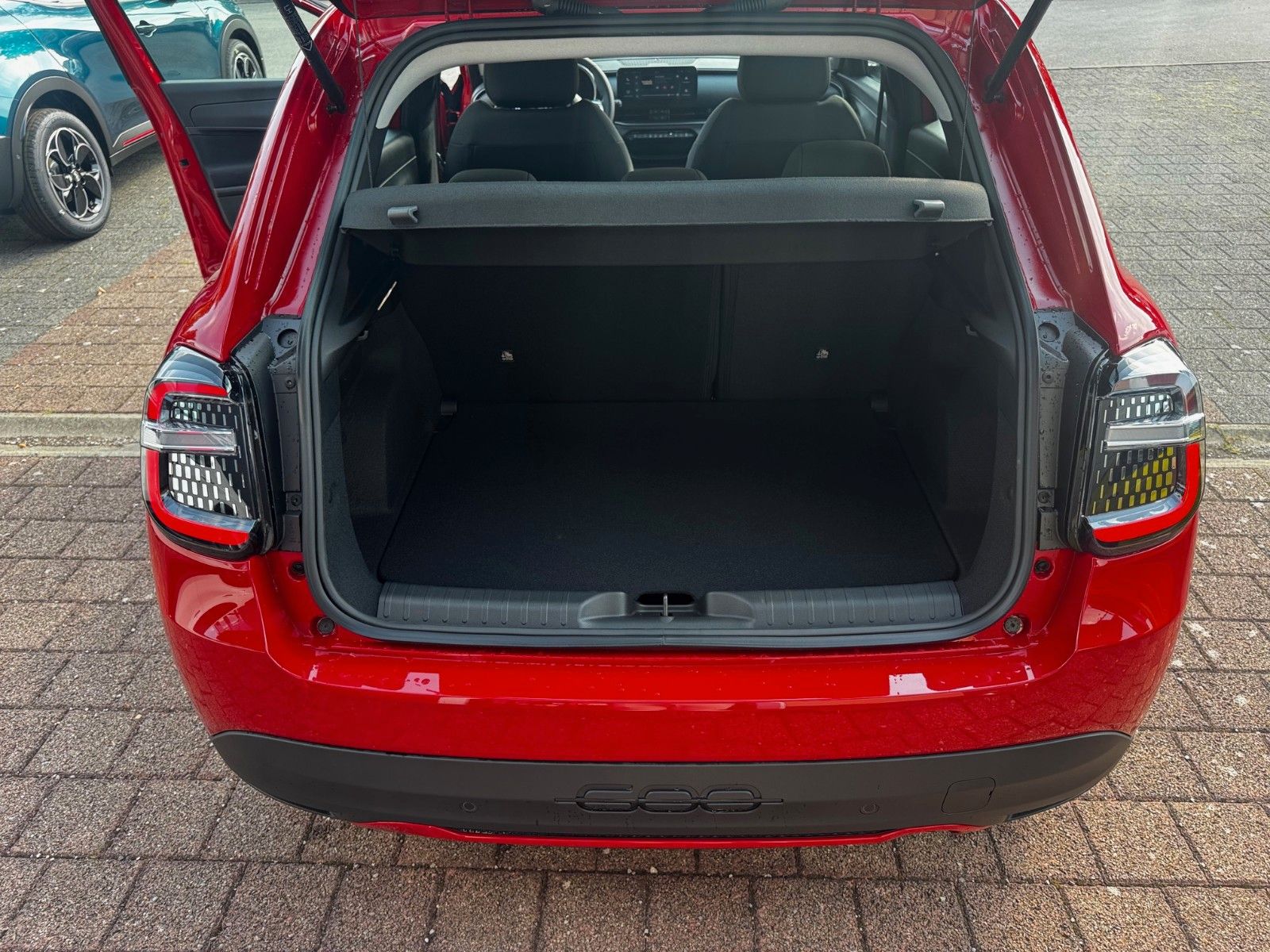 Fahrzeugabbildung Fiat 600 Automatik Special Edition 1.2 NAVI KAMERA