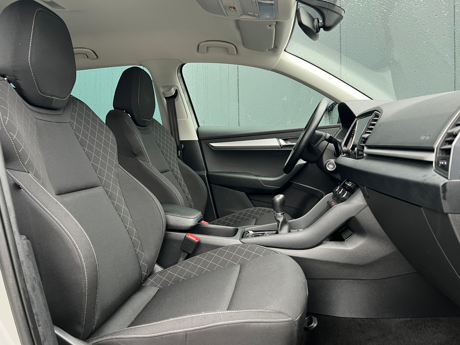 Fahrzeugabbildung SKODA Karoq Ambition 1.5 TSI *AHK, Climatronic, Sitzhz