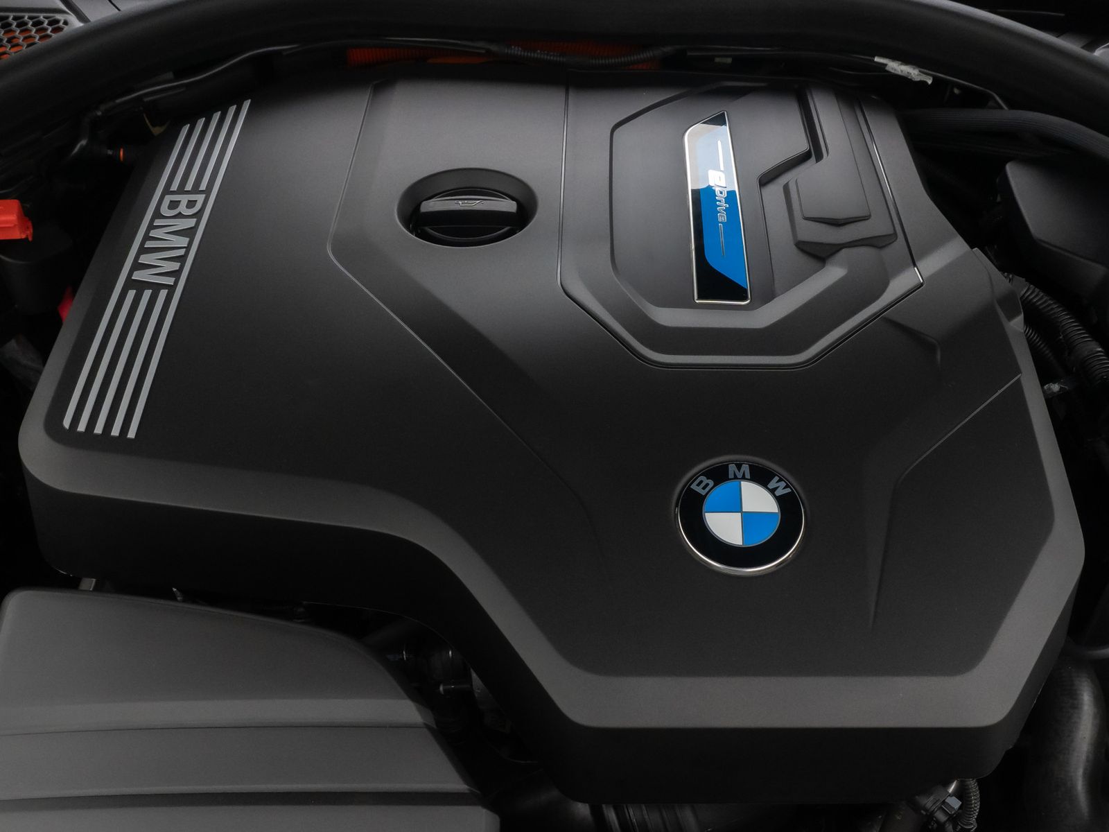 Fahrzeugabbildung BMW 330e M Sport HUD Kamera HiFi DAB Komfort Alarm