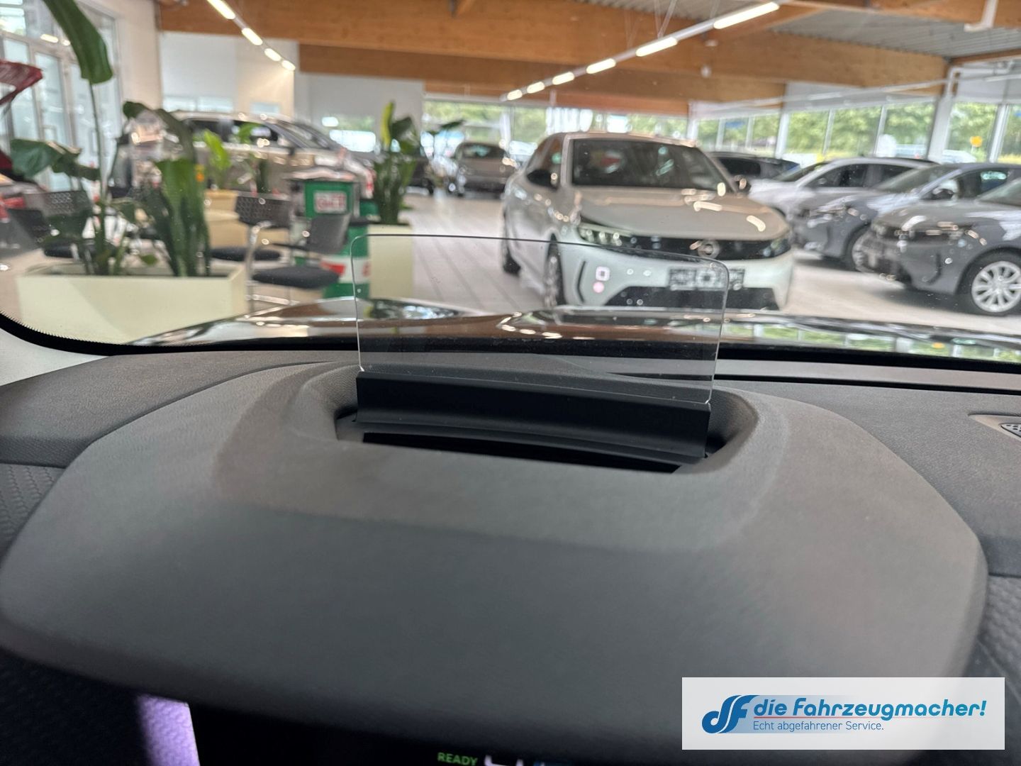 Fahrzeugabbildung Citroën C4 e - Shine HUD Navi 360 Kamera LED Apple CarPl