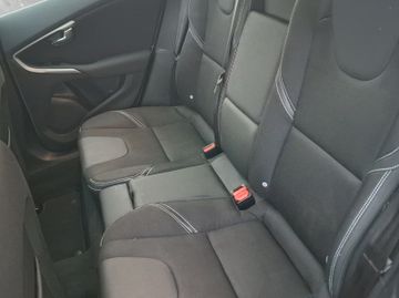 Volvo V40 Momentum D3 Kam.+KeyLess+LED+Navi+SHZ+LM+PDC